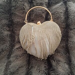 Elegant Gold Heart-Shaped Evening Bag